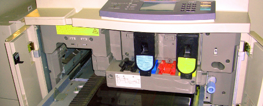 Drukarka sieciowa w firmie – wygodne narzędzie kontroli druku